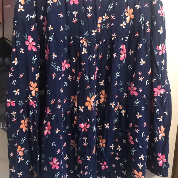 Mid floral skirt bought - Picture 3 of 3